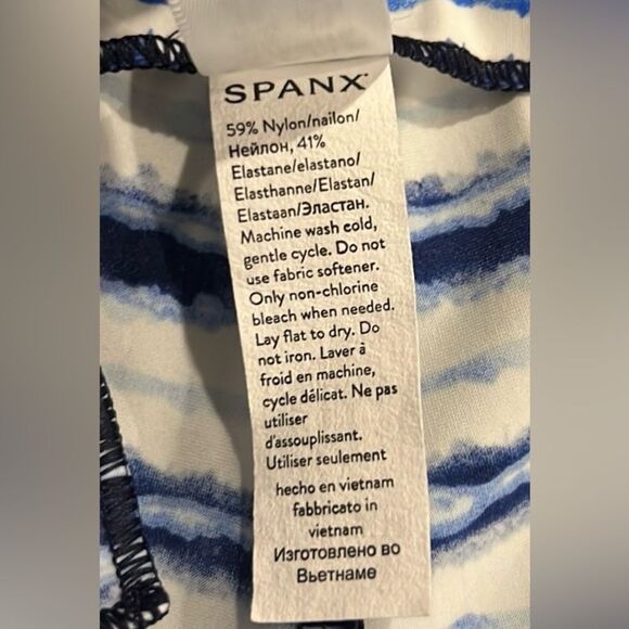 Spanx sunshine shorts in blue painted stripe 4”size XL - Picture 7 of 8